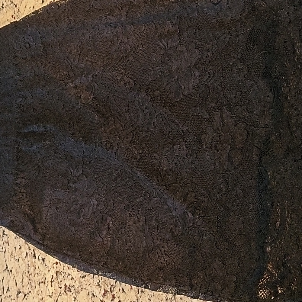 BLACK LACED SKIRT